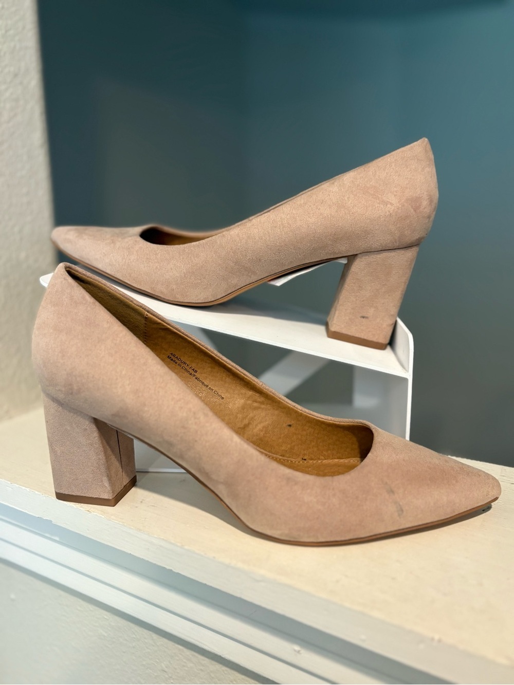 Abound Women’s Abadury Tan Fabric Pointed Toe Block Pumps Heels Size 10